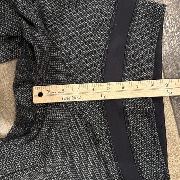 Lululemon Diamond Dot Black White Legging Size 4 - Picture 6 of 7